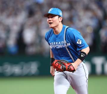 好守でチーム救った日本ハム・清宮幸は笑顔「守備の取材っすか？プロ初めてです」