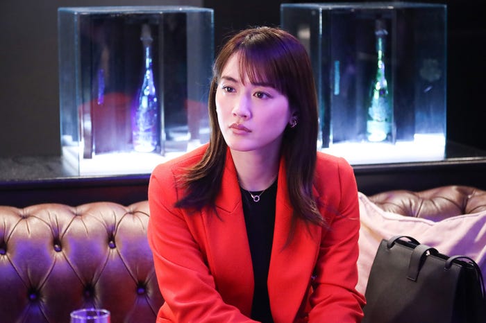 綾瀬はるか/「元彼の遺言状」第6話より(C)フジテレビ