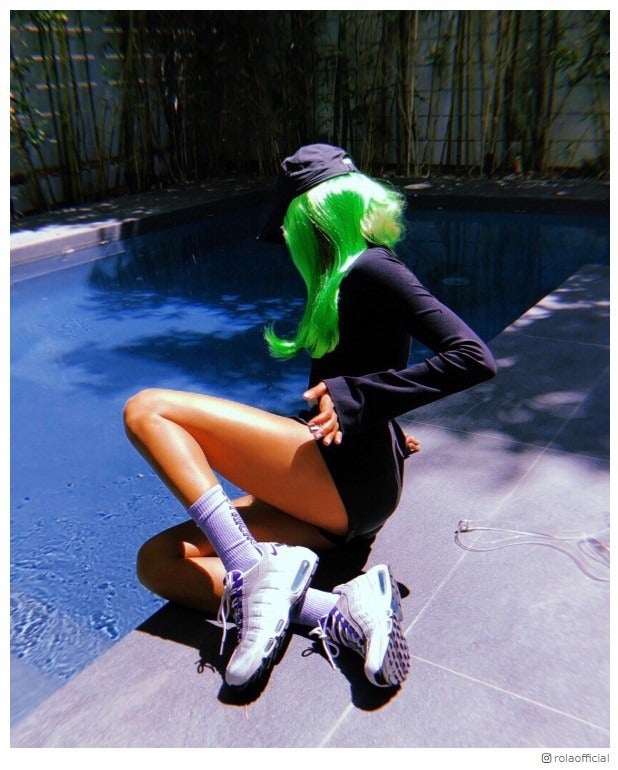 ローラ、ド派手グリーンヘア「イメチェン？」「かっこいい」と話題