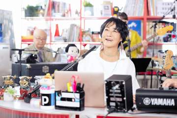 EPO オフィスで「う・ふ・ふ・ふ」歌った！ 「奇跡のようだし未来を感じるライブ」