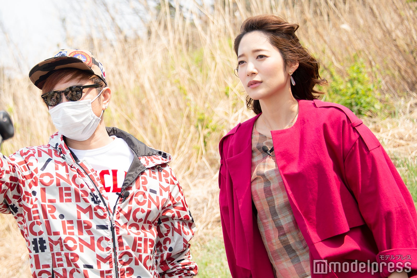 住んでいたアパートを眺めながら述懐 （C）モデルプレス