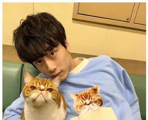 「ハンオシ」坂口健太郎、猫との“3ショット”にファン悶絶「眼福」「可愛いの渋滞」