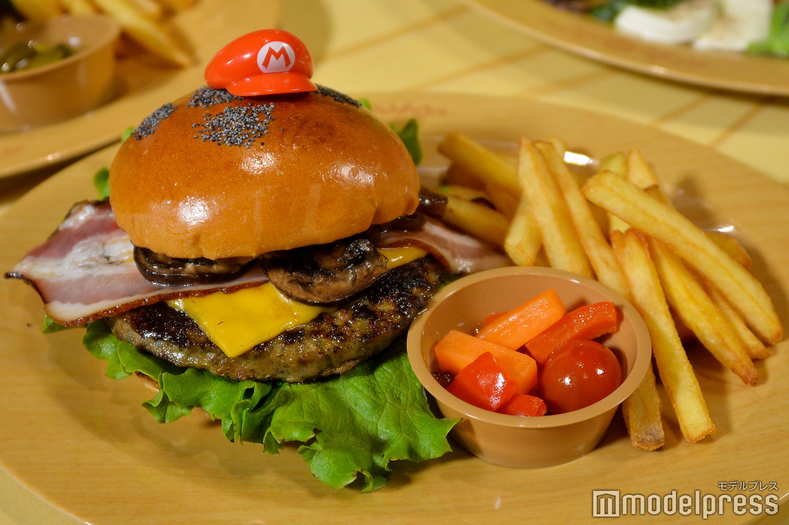 「マリオ・バーガーベーコン＆チーズ」／スーパー・ニンテンドー・ワールド（C）モデルプレス