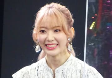 宮脇咲良「したいこと全部詰め込んだ日」 日本で買い物＆ラーメン×生ビール満喫 黒キャミ姿に「綺麗すぎる」