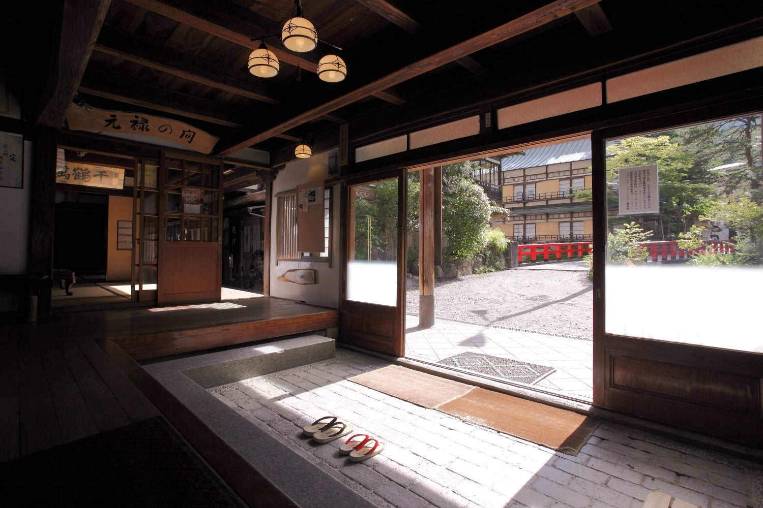 玄関部／画像提供：株式会社マーシャル・コミュニケーションズ