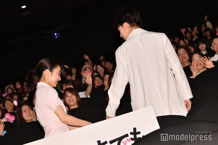 上白石萌音、佐藤健 (C)モデルプレス