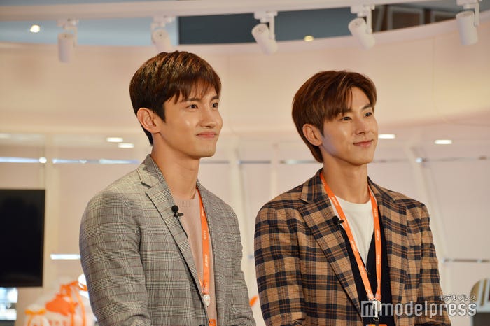 東方神起(左から)チャンミン、ユンホ(C)モデルプレス