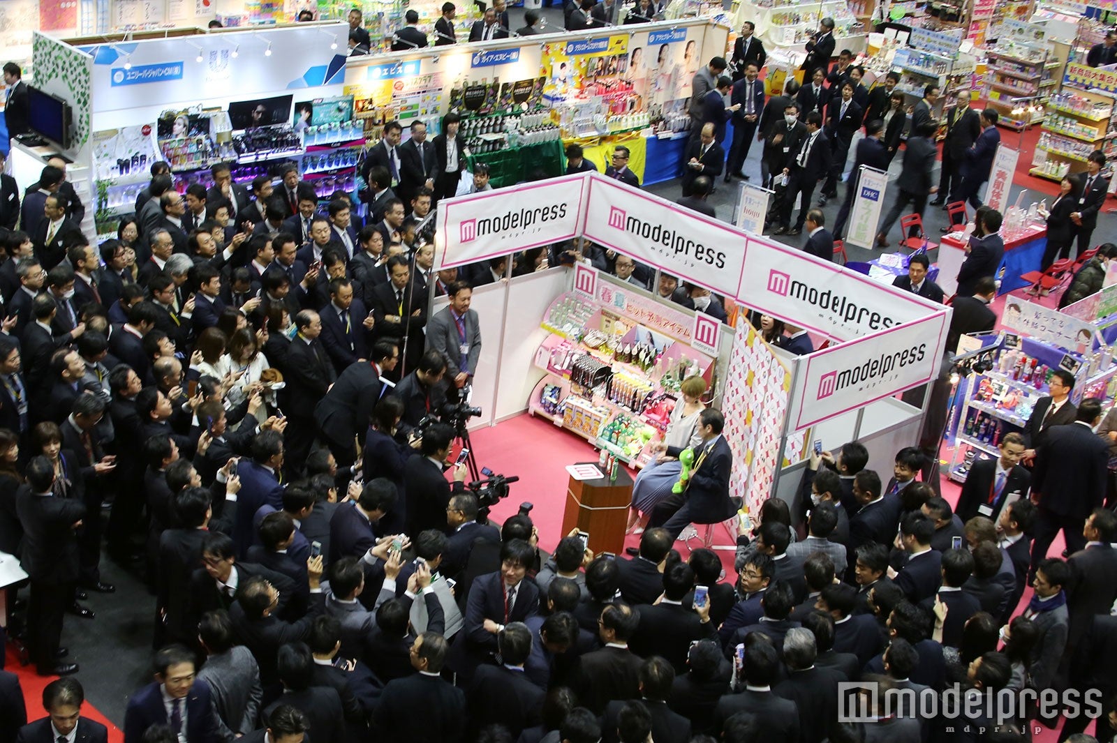 （C）モデルプレス