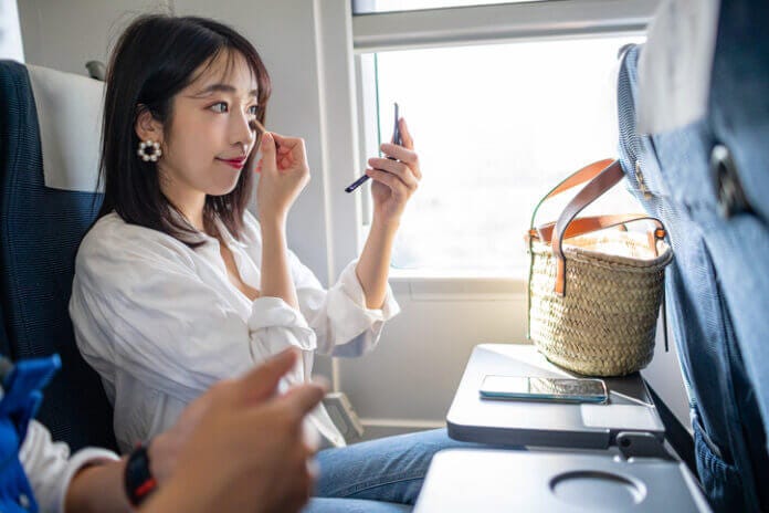 男性が彼女にしたくない女性1:一般常識やマナーを知らない