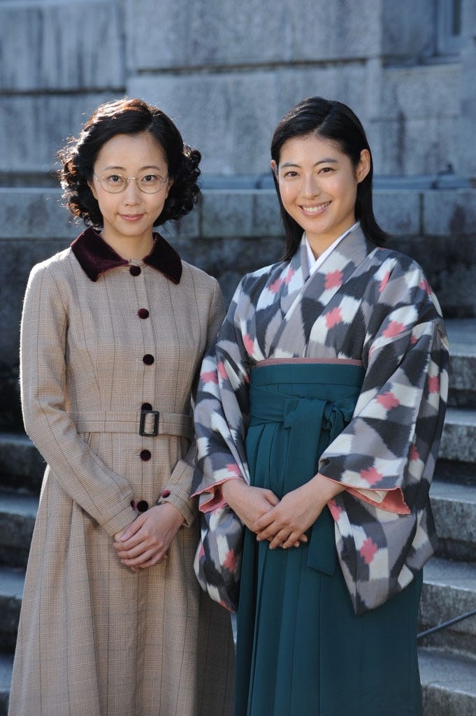 木南晴夏、瀧本美織(C)テレビ朝日