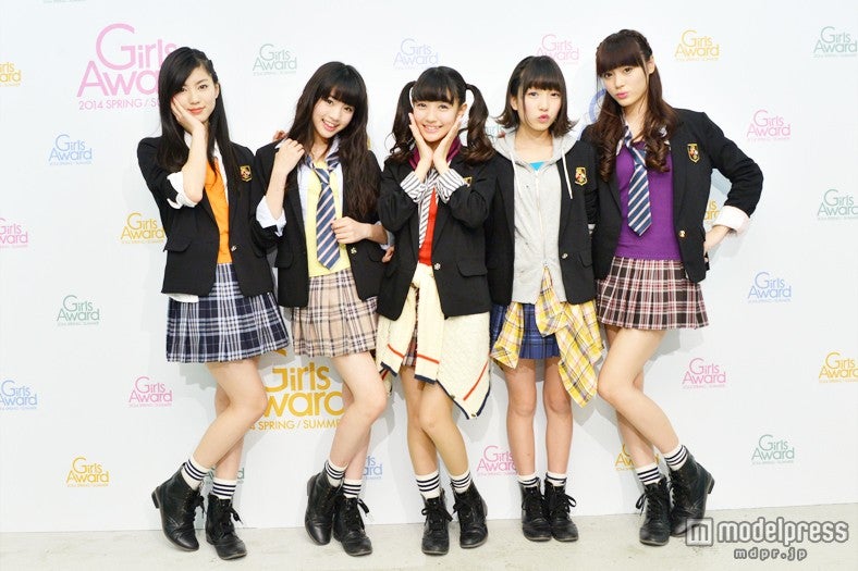 夢みるアドレセンス（左から：小林玲、志田友美、荻野可鈴、京佳、山田朱莉）