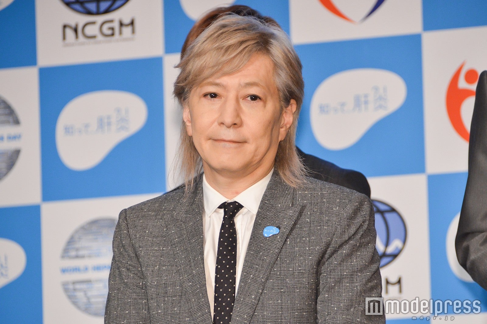 小室哲哉、結婚記念日にKEIKOの懐かし写真公開 「素敵すぎる」「愛が