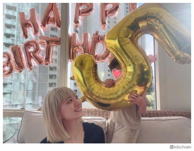 伊藤千晃、息子バースデーに2ショット公開「ここハワイで5年前に生まれた」