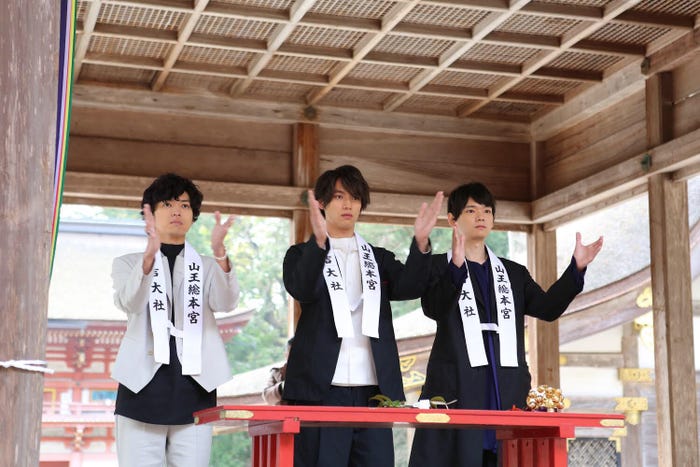 (左から)桐山漣、福士蒼汰、古川雄輝(C)2018映画「曇天に笑う」製作委員会(C)唐々煙/マッグガーデン