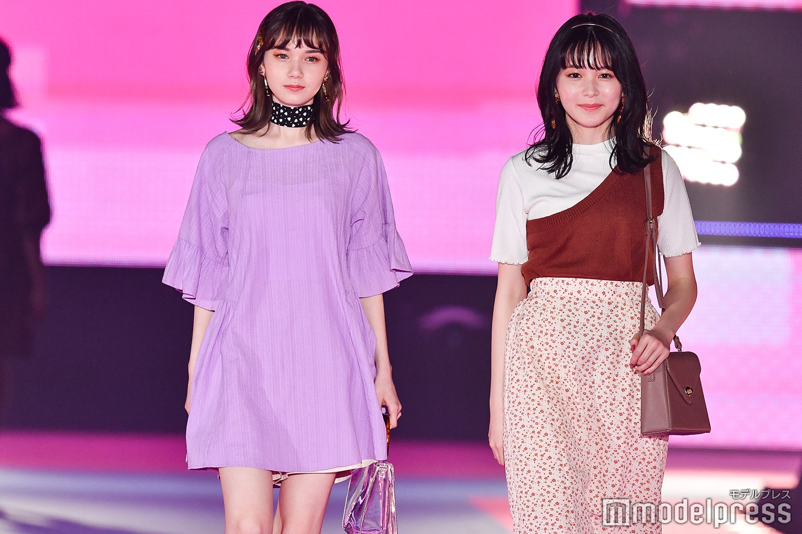 （左から）マーシュ彩、久間田琳加（C）モデルプレス