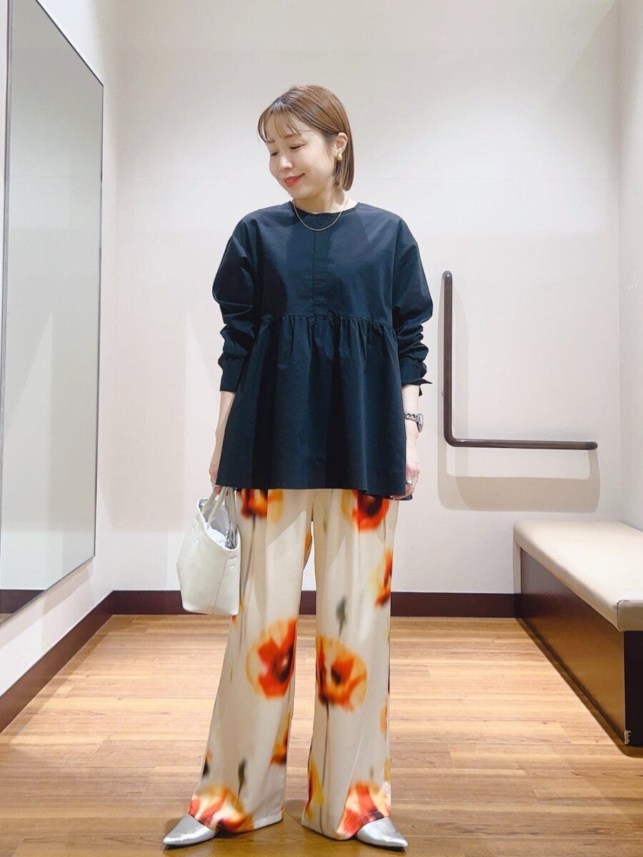 黒ブラウスコーデ3