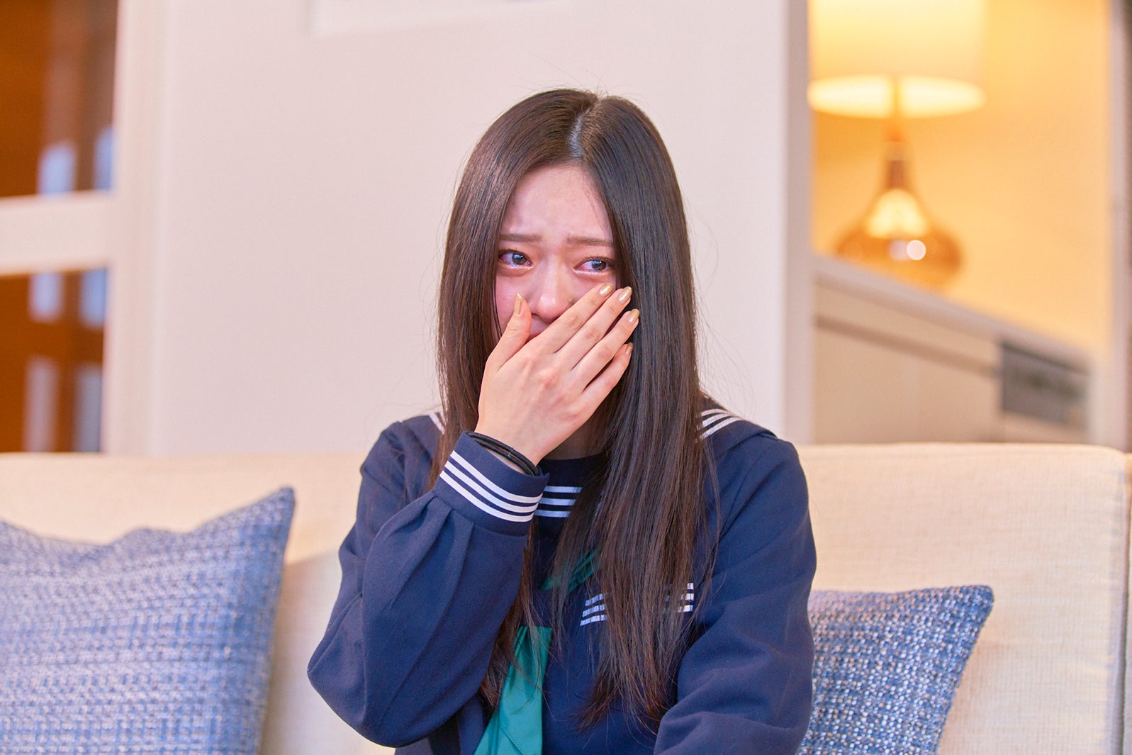 最初の告白後涙を流すあいり（原藍梨）「恋する◆週末ホームステイ 2020春」（C）ABEMA