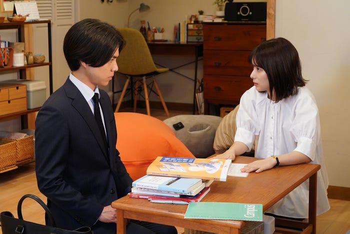 重岡大毅、芳根京子「それってパクリじゃないですか?」最終話より(C)日本テレビ