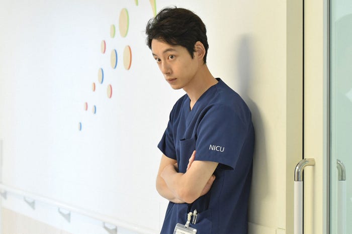 坂口健太郎/「コウノドリ」第2話より(画像提供:TBS)