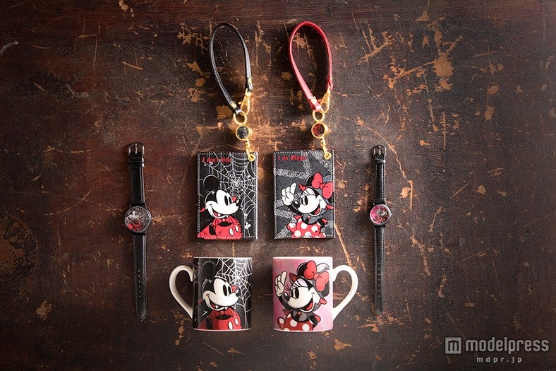 ヴァンパイアモチーフのグッズ（C）Disney