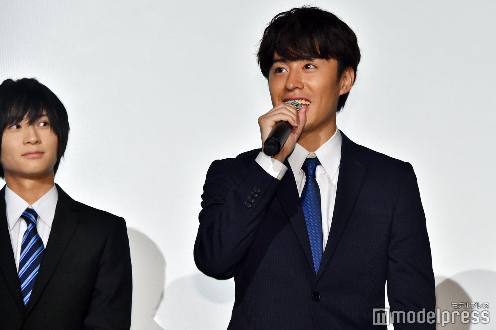 （左から）荒牧慶彦、富田健太郎 （C）モデルプレス