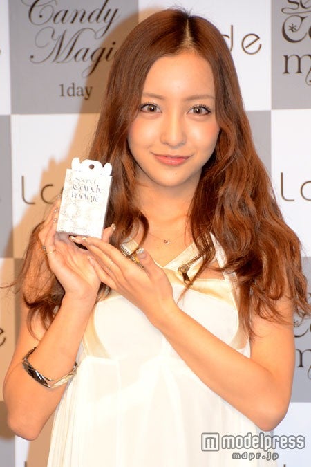 板野友美、上からトモミ発言　篠田抜く21社でCM女王へ　