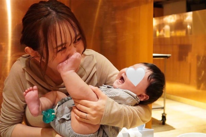まつきりな、生後6カ月でビッグに育った息子公開 芸人パパそっくりな寝相に「毎日愛しい」