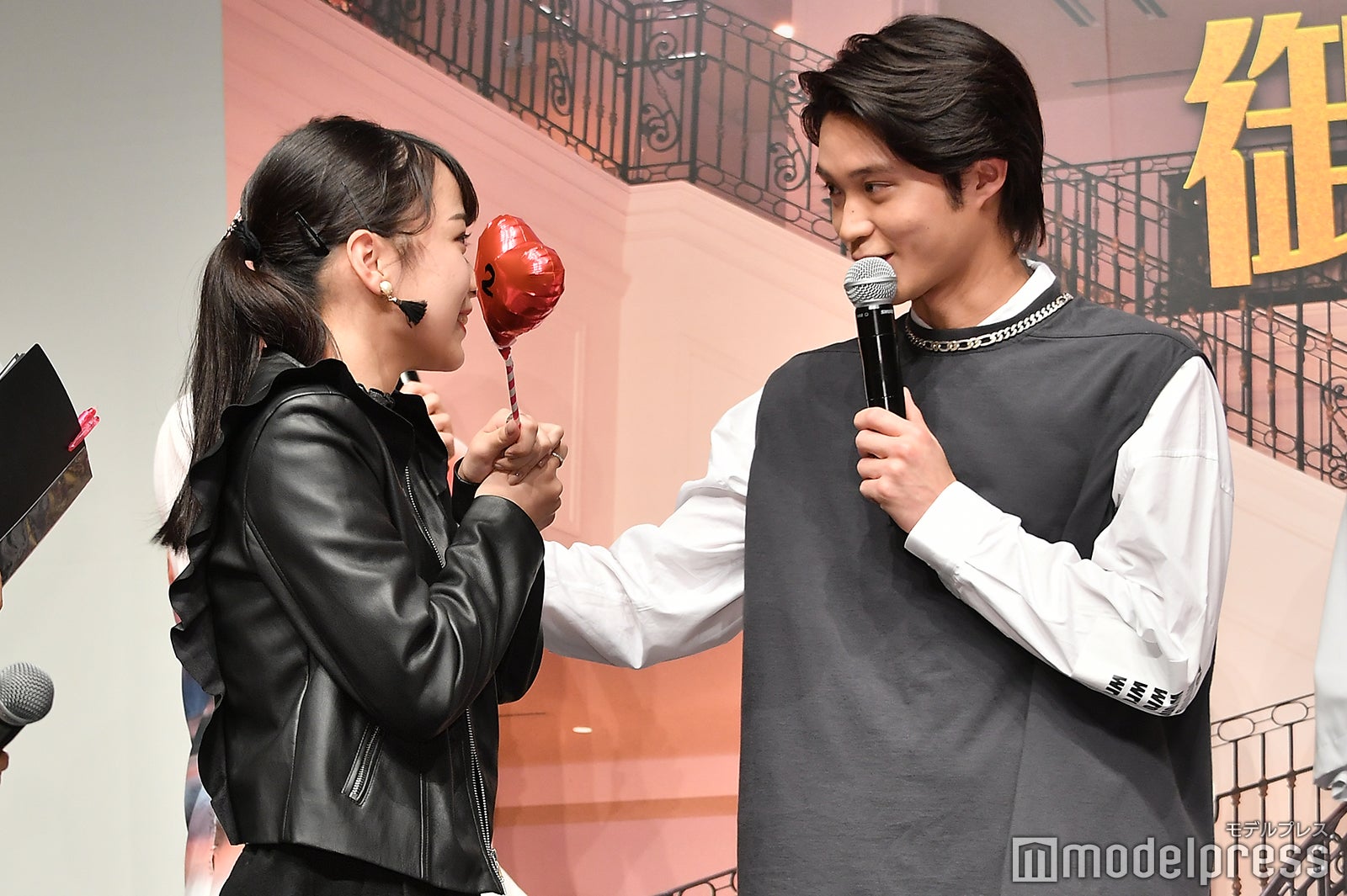 ファンを気遣う磯村勇斗（C）モデルプレス