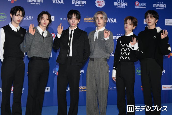 BOYNEXTDOORウナク、カメラに超接近でキス スーツ姿でパーティーに招待【2024 MAMA AWARDS DAY1】