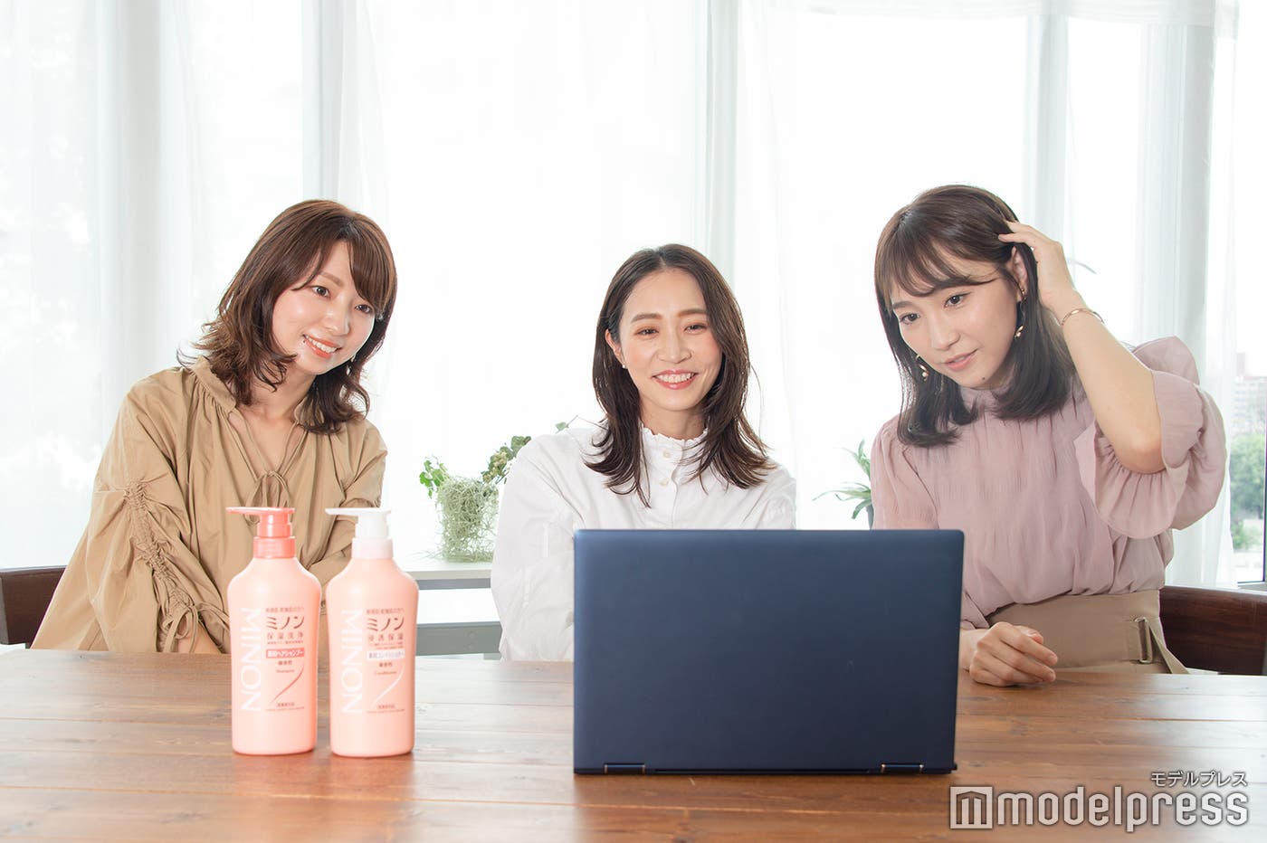 (C)モデルプレス