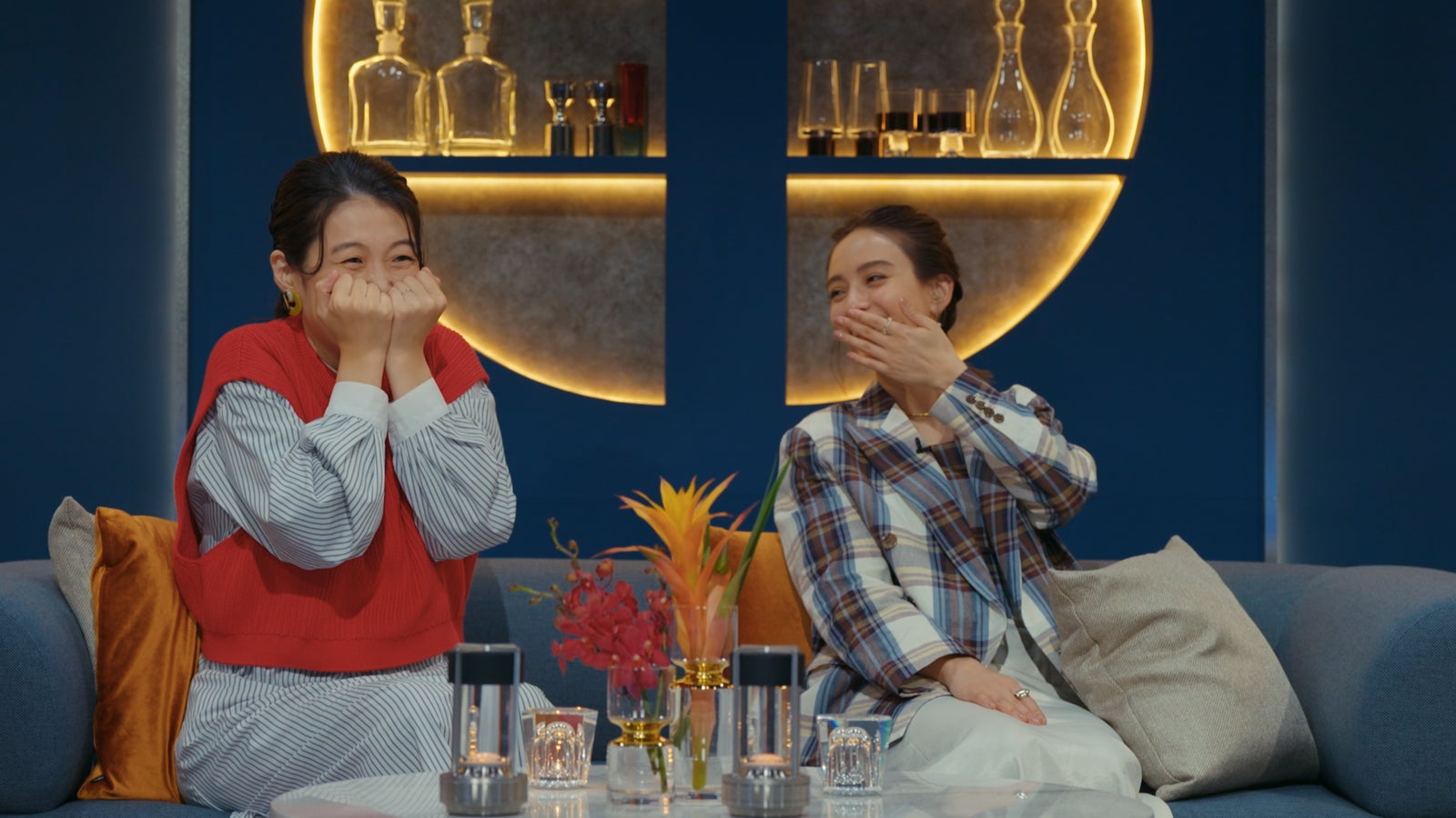 横澤夏子、滝沢カレン／Netflix「オオカミちゃんには騙されない」第1話（C）Netflix