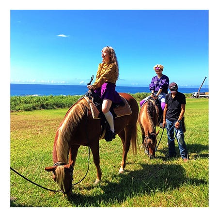 乗馬を体験/りゅうちぇるオフィシャルブログ(LINE)より