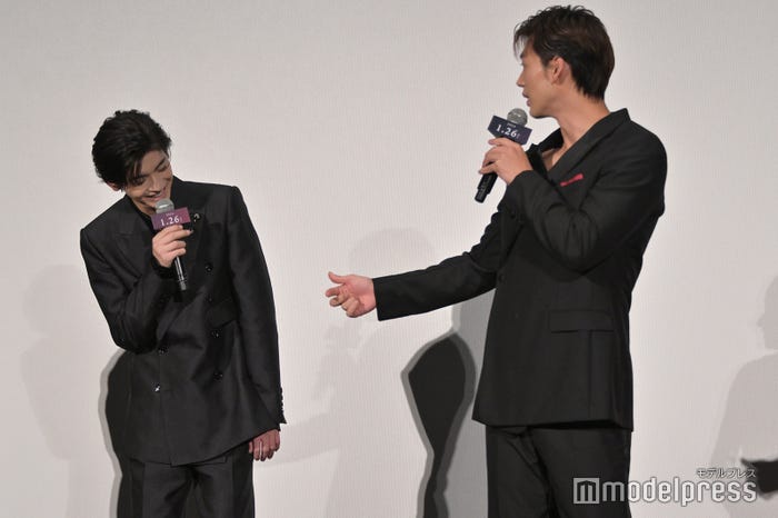 裸の付き合いを振り返る高橋文哉、竹内涼真(C)モデルプレス