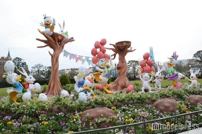 ディズニーランドのデコレーション/ドナルド&デイジー(C)モデルプレス