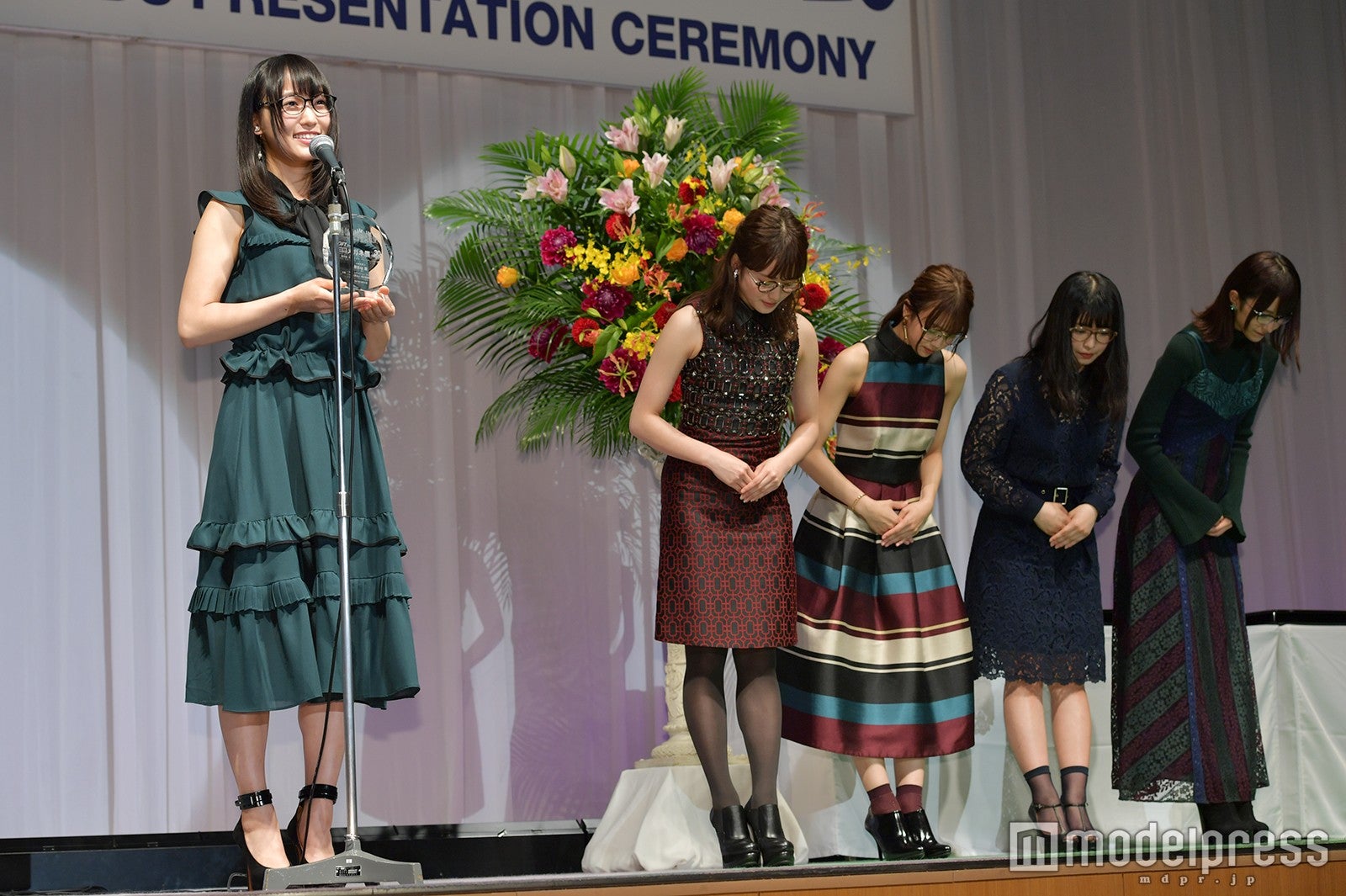 （左から）菅井友香、守屋茜 、小林由依、長濱ねる、土生瑞穂（C）モデルプレス