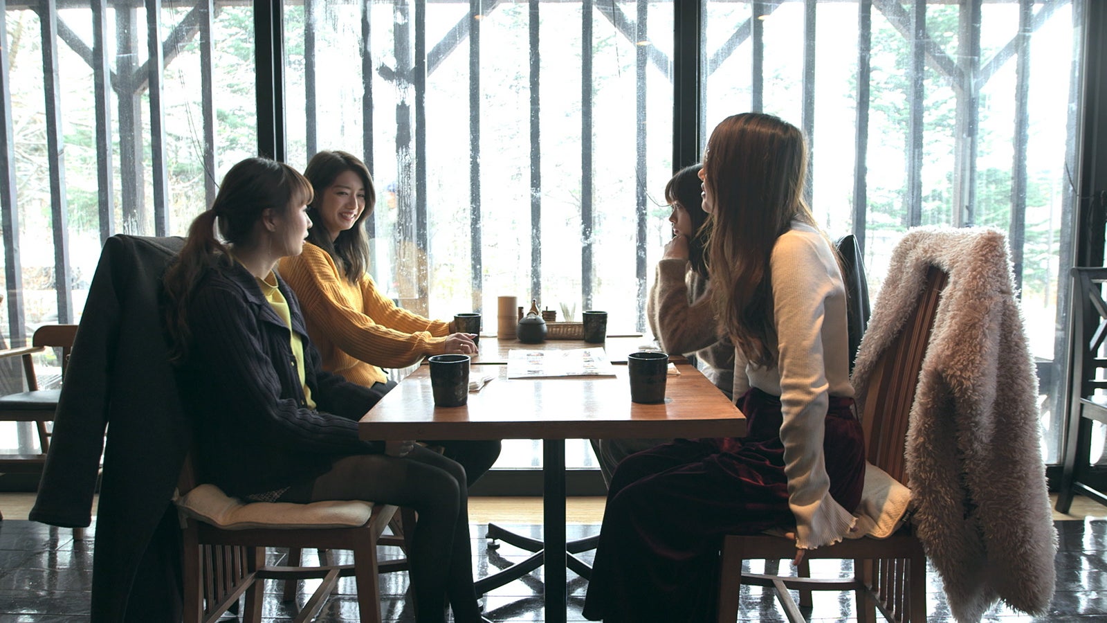 安未と友人「TERRACE HOUSE OPENING NEW DOORS」7th WEEK（C）フジテレビ／イースト・エンタテインメント