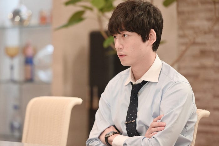 坂口健太郎/「婚姻届に判を捺しただけですが」第5話より(C)TBS