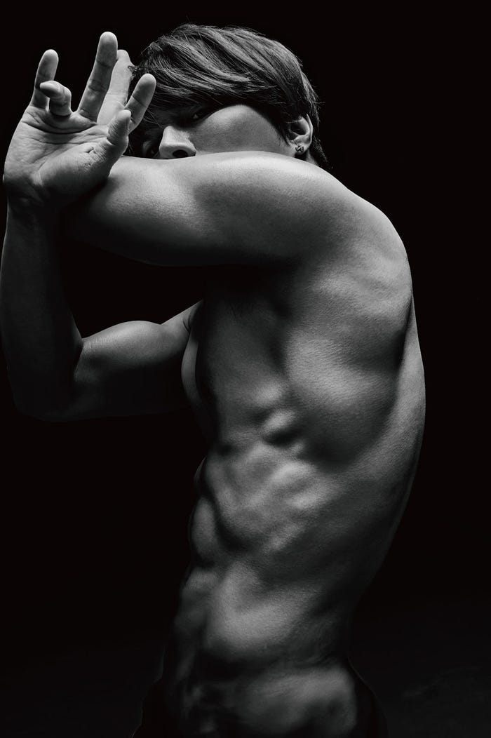 西川貴教/「おしゃべりな筋肉 心のワークアウト7メソッド」(新潮社)より/画像提供:EPICレコードジャパン