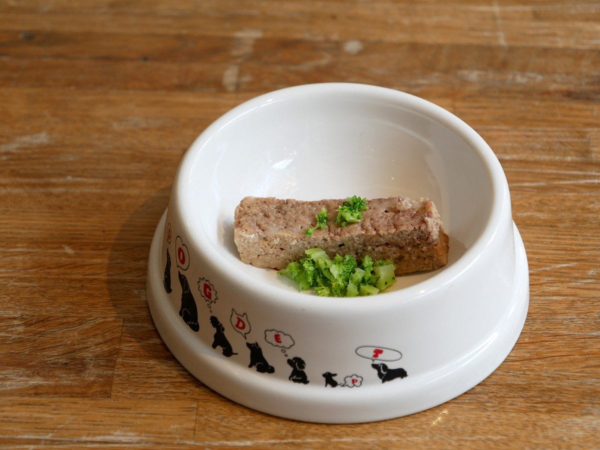 ワンバーグ（Sサイズ、税込605円）……牛肉、豚肉、豆腐、ナチュラルチーズを使用