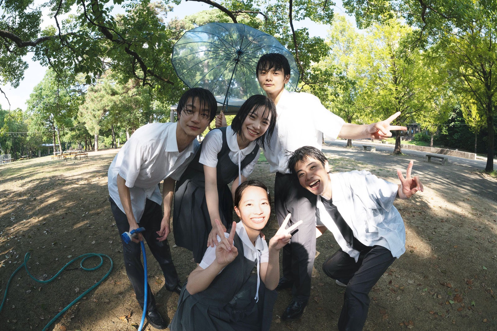 （左から時計回りに）吉澤要人、當真あみ、齋藤潤、黒崎煌代、池端杏慈（C）2025「ストロベリームーン」製作委員会