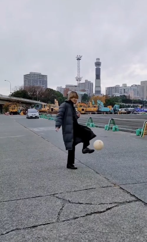 永山瑛太「ミステリと言う勿れ」現場で華麗なリフティング披露「上手すぎる」「かっこいい」と反響