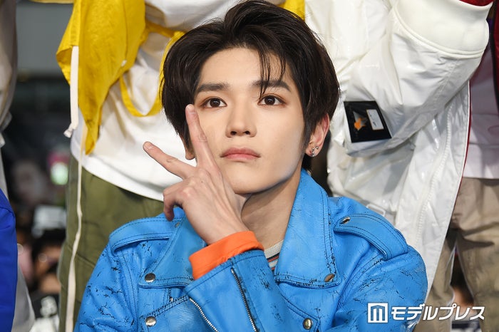 NCTテヨンが入隊 坊主姿でメンバーとの愛溢れる記念ショット公開「行ってきます」