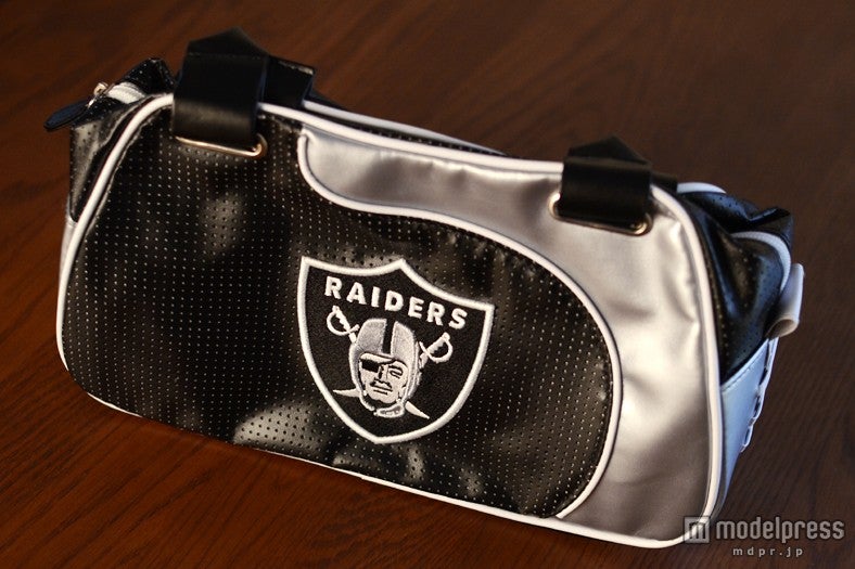 NFL「オークランド・レイダーズ」のボストンバッグ