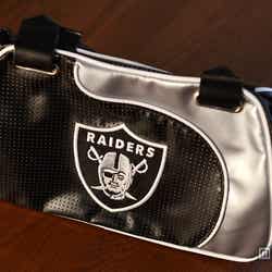 NFL「オークランド・レイダーズ」のボストンバッグ