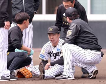 阪神・石井がリハビリ開始 松葉づえ姿で告白 負傷直後は「戦力」の自覚持てず→岩崎に促され「自分にできることしっかり還元」