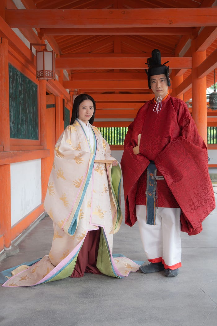 吉高由里子、柄本佑(C)NHK