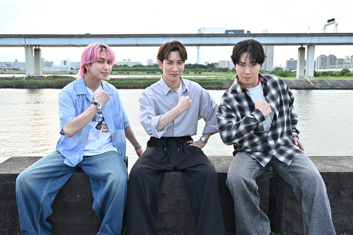 佐久間大介、渡辺翔太、宮舘涼太(C)TBS