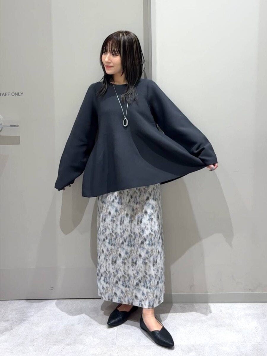 グローバルワークのリッチライトペプラムプルオーバー