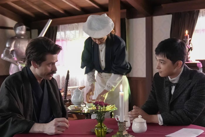 トミー・バストウ、柄本時生、吉沢亮「ばけばけ」第80話(C)NHK