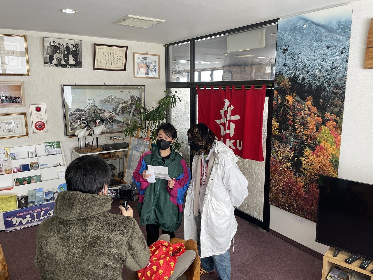 友近、安田章大（C）HBCテレビ